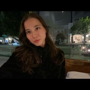 Meet your Posher, Aida